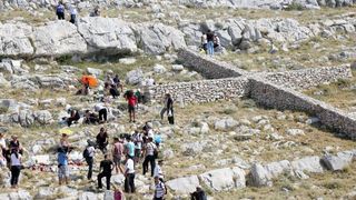 30.08.2015., Kornati – Na otoku Kornatu obiljezena je 8. obljetnica stradanja 12 vatrogasaca iz Sibenika, Vodica i Tisnog. Photo: Dusko Jaramaz/PIXSELL 30.08.2015., Kornati – Na otoku Kornatu obiljezena je 8. obljetnica stradanja 12 vatrogasaca iz Sibenika, Vodica i Tisnog. Photo: Dusko Jaramaz/PIXSELL
