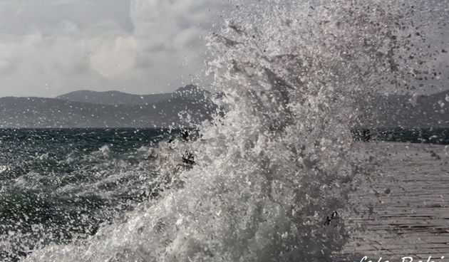 Olujno jugo na zadarskoj rivi 5. studenog 2014.  Foto: Roberto Lerga