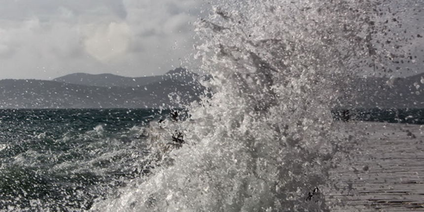 Olujno jugo na zadarskoj rivi 5. studenog 2014. Foto: Roberto Lerga Olujno jugo na zadarskoj rivi 5. studenog 2014. Foto: Roberto Lerga