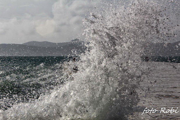 Olujno jugo na zadarskoj rivi 5. studenog 2014. Foto: Roberto Lerga Olujno jugo na zadarskoj rivi 5. studenog 2014. Foto: Roberto Lerga