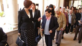 Izložba nosi naziv “Približavanje – stih i slika”, a otvara se u klaustru samostana Sv. Frane. Izložba nosi naziv “Približavanje – stih i slika”, a otvara se u klaustru samostana Sv. Frane.