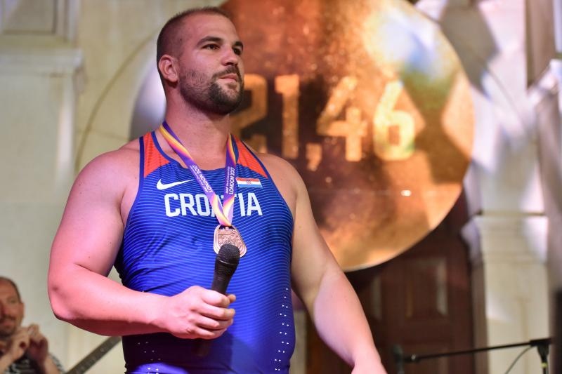 Svečani doček brončanog Stipe Žunića na Narodnom trgu