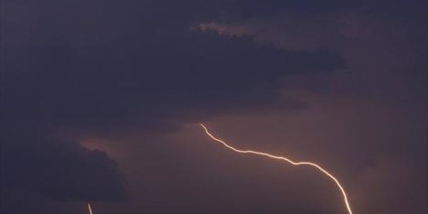 U Trogiru od udara groma oštećene fasade, srušeni dimnjaci, razbijena stakla … U Trogiru od udara groma oštećene fasade, srušeni dimnjaci, razbijena stakla …