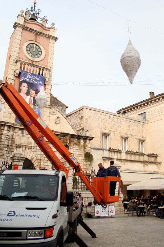 Započelo blagdansko ukrašavanje Poluotoka Započelo blagdansko ukrašavanje Poluotoka