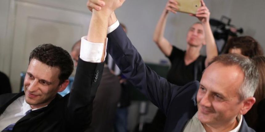 Atmosfera u stozeru Mosta nezavisnih lista. Bozo Petrov i Drago Prgomet. Photo: Grgur Zucko/PIXSELL