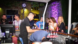 Klapa Contra oduševila u Teatro Baru i Zlatnom kutiću. Foto: Iva Perinčić Klapa Contra oduševila u Teatro Baru i Zlatnom kutiću. Foto: Iva Perinčić