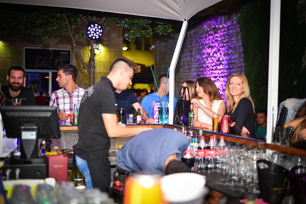 Klapa Contra oduševila u Teatro Baru i Zlatnom kutiću. Foto: Iva Perinčić Klapa Contra oduševila u Teatro Baru i Zlatnom kutiću. Foto: Iva Perinčić