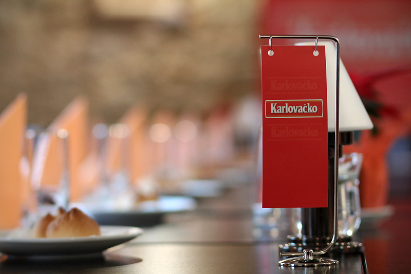 Restoran Atriji na Poluotoku. Karlovacka pivovara organizirala je degustaciju domaceg i stranog piva iz svog portfelja, te portfelja Heineken-a. Foto-SAŠA ČUKA Restoran Atriji na Poluotoku. Karlovacka pivovara organizirala je degustaciju domaceg i stranog piva iz svog portfelja, te portfelja Heineken-a. Foto-SAŠA ČUKA