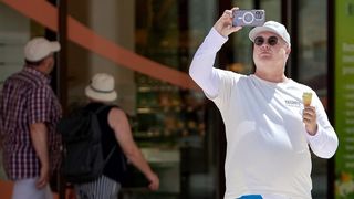 Sunčana nedjelja: Domaći i turisti na ulicama grada Sunčana nedjelja: Domaći i turisti na ulicama grada