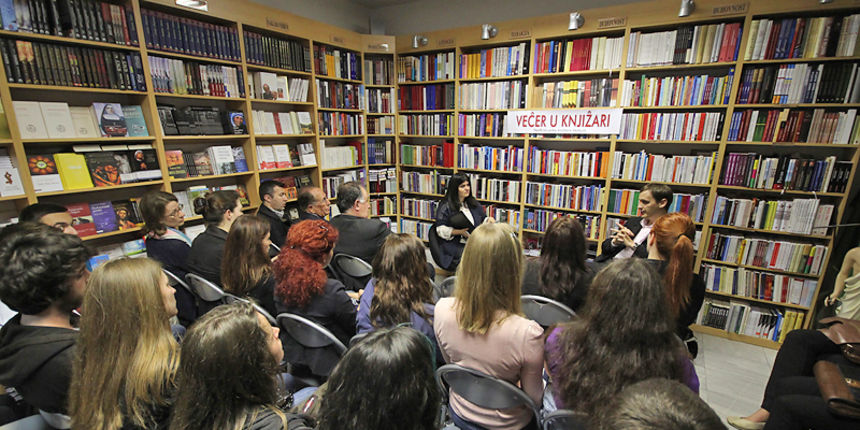 Marko Vučetić u Verbumu, Večer u knjižari, foto-Saša Čuka Marko Vučetić u Verbumu, Večer u knjižari, foto-Saša Čuka