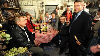 Biograd,130912.
Otvorenje 59. svjetskog prvenstva u oranju koje se odrzava u Jankolovici pokraj Biograda od 13.-15.09.2012.
Na fotografiji: stand Benkovca; Bozidar Kalmeta, Zeljko Baradic, Ivan Knez(gradonacelnik Biograda), Branko Kutija(gradonacelnik Ben Biograd,130912.
Otvorenje 59. svjetskog prvenstva u oranju koje se odrzava u Jankolovici pokraj Biograda od 13.-15.09.2012.
Na fotografiji: stand Benkovca; Bozidar Kalmeta, Zeljko Baradic, Ivan Knez(gradonacelnik Biograda), Branko Kutija(gradonacelnik Ben