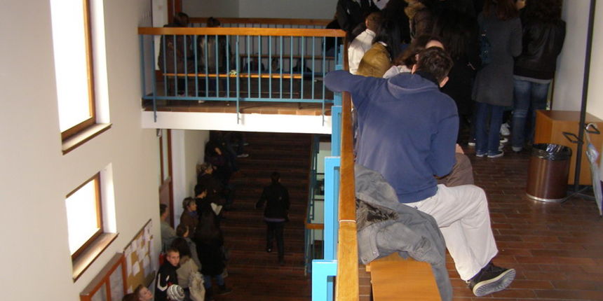 Guzve ispred studentske referade Guzve ispred studentske referade