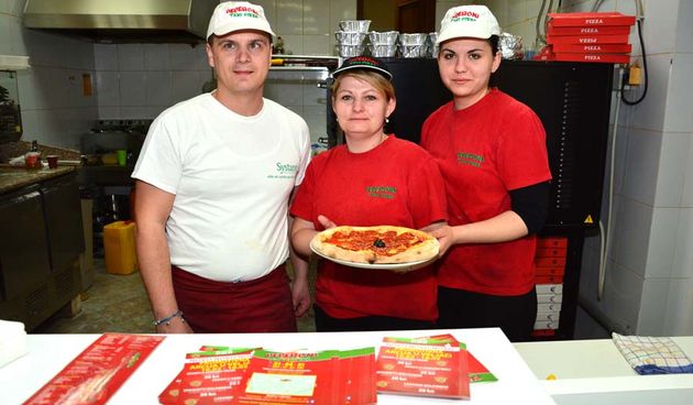 Peperoni pizza za korisnike Pučke kuhinje, foto: Iva Perinčić