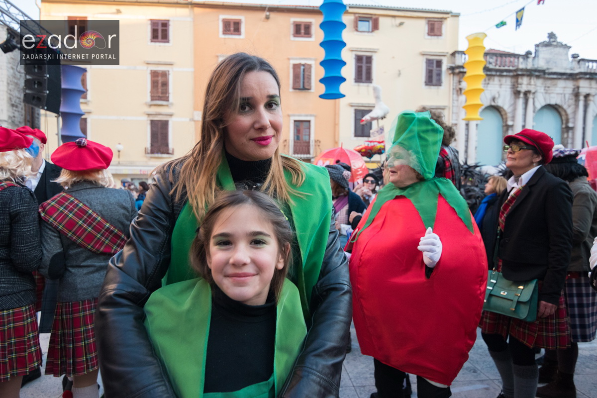 Zadarski karneval 2018: Povorka maškaranih skupina od Gradskih vrata preko Foruma do Narodnog trga Zadarski karneval 2018: Povorka maškaranih skupina od Gradskih vrata preko Foruma do Narodnog trga