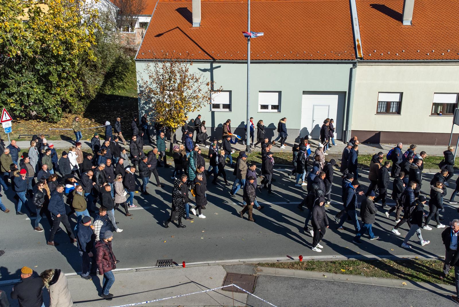 Vukovar: Kolona sjećanja iz zraka Vukovar: Kolona sjećanja iz zraka