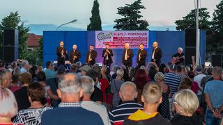 Tomislav Bralić i klapa Intrade na rođendanskoj proslavi Bure centra Tomislav Bralić i klapa Intrade na rođendanskoj proslavi Bure centra