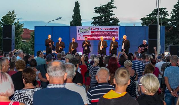 Tomislav Bralić i klapa Intrade na rođendanskoj proslavi Bure centra