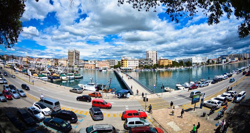 Zadarski most, luka, Jazine, oblaci, parking Zadarski most, luka, Jazine, oblaci, parking