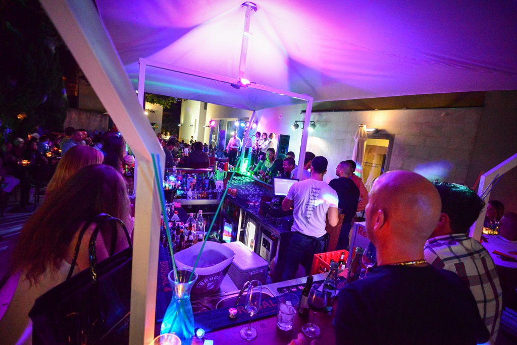 Klapa Contra oduševila u Teatro Baru i Zlatnom kutiću. Foto: Iva Perinčić Klapa Contra oduševila u Teatro Baru i Zlatnom kutiću. Foto: Iva Perinčić