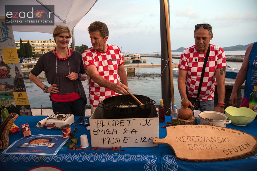 Otvoren 12. biogradski Gastro stol Otvoren 12. biogradski Gastro stol