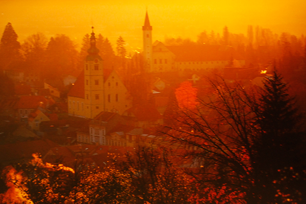 Izložba fotografija Ive Pervana i Mladena Radolovića Mrlje u crkvi SV.Donata Izložba fotografija Ive Pervana i Mladena Radolovića Mrlje u crkvi SV.Donata