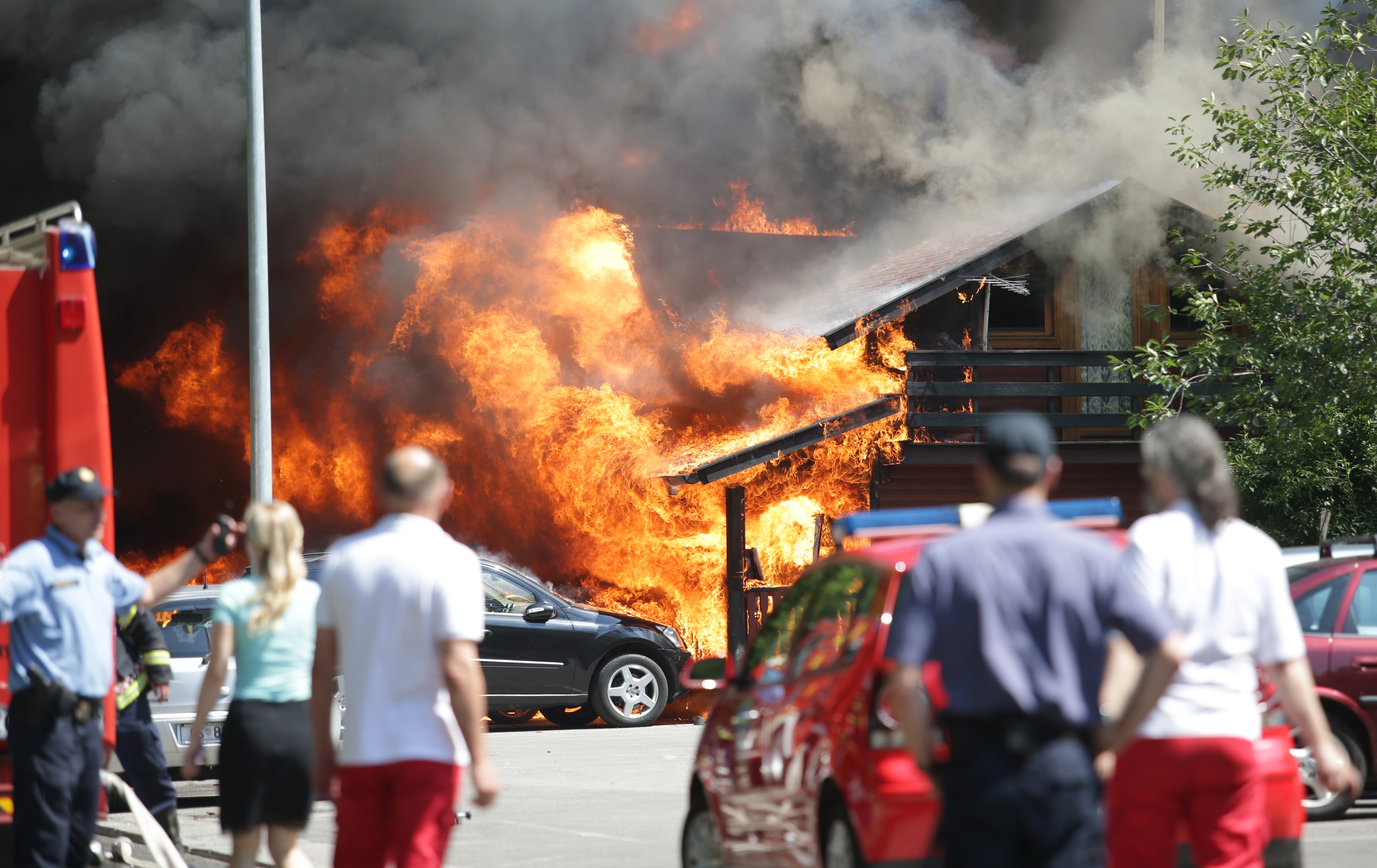 Požar na ŠRC Jelenovac, grad prekriven dimom, zaustavljeni autobusi…
