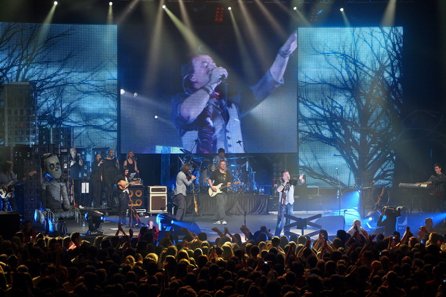 Zagreb, 220410.
U sklopu velike turneje Toleranca tour 2010 i povodom izlaska novog albuma naziva “Toleranca” Zlatan Stipisic Gibonni veceras je u KC Drazen Petrovic odrzao prvi od 2 predvidjena zagrebacka koncerta.
Na slici: Gibonni.
Foto: Neja Markicevi