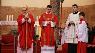 Cvjetnica 20. ožujka 2016: Nakon blagoslova maslinovih grančica, nadbisku Želimir Puljić predvodio je procesiju do katedrale sv. Stošije gdje je služio misno slavlje na kojem se pjevala Muka našeg Gospodina Cvjetnica 20. ožujka 2016: Nakon blagoslova maslinovih grančica, nadbisku Želimir Puljić predvodio je procesiju do katedrale sv. Stošije gdje je služio misno slavlje na kojem se pjevala Muka našeg Gospodina