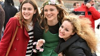 Karnevalska povorka krenula je s Branimirove obale prema Poluotoku. Photo: Dino Stanin/PIXSELL