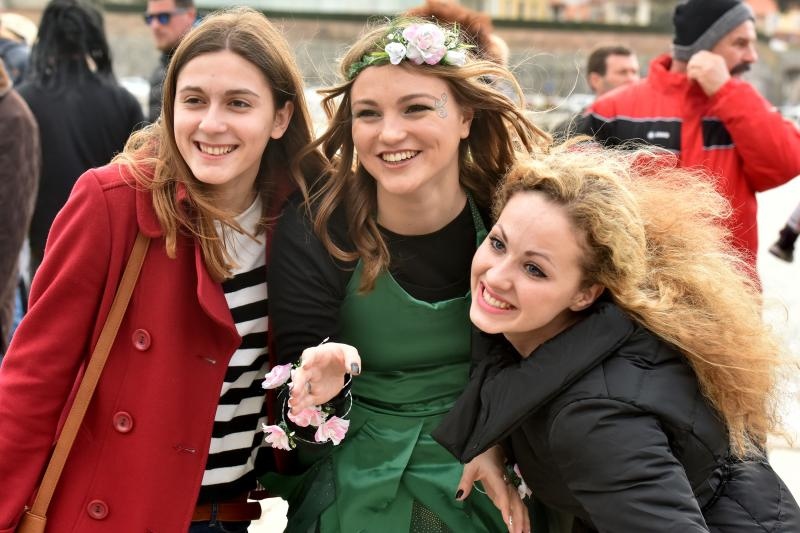 Karnevalska povorka krenula je s Branimirove obale prema Poluotoku. Photo: Dino Stanin/PIXSELL