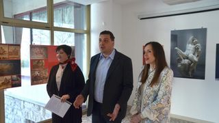 U Galeriji C8 otvorena je izlozba Ars Amatoria ljubav i erotika u starom Rimu koju organiziraju Arheoloski muzej Zadar i Arheoloski muzej Istre .O izlozbi su govorili Darko Komso ravnatelj Arheoloskog muzeja u Puli i Autorica izlozbe dr. sc. Kornelija A. U Galeriji C8 otvorena je izlozba Ars Amatoria ljubav i erotika u starom Rimu koju organiziraju Arheoloski muzej Zadar i Arheoloski muzej Istre .O izlozbi su govorili Darko Komso ravnatelj Arheoloskog muzeja u Puli i Autorica izlozbe dr. sc. Kornelija A.