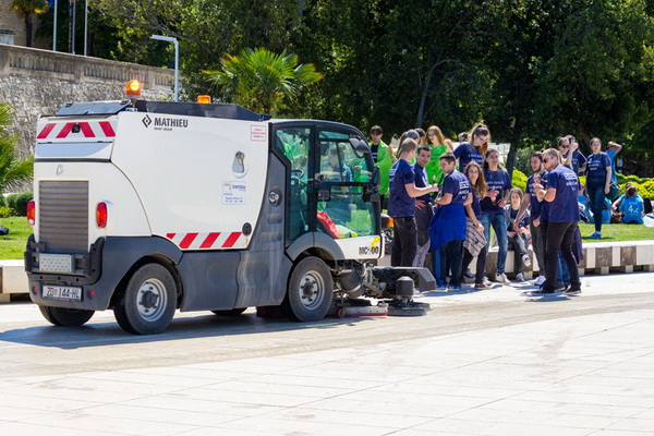 Ludijada maturanata na zadarskoj rivi 17. svibnja 2016. Foto: Bojan Bogdanić