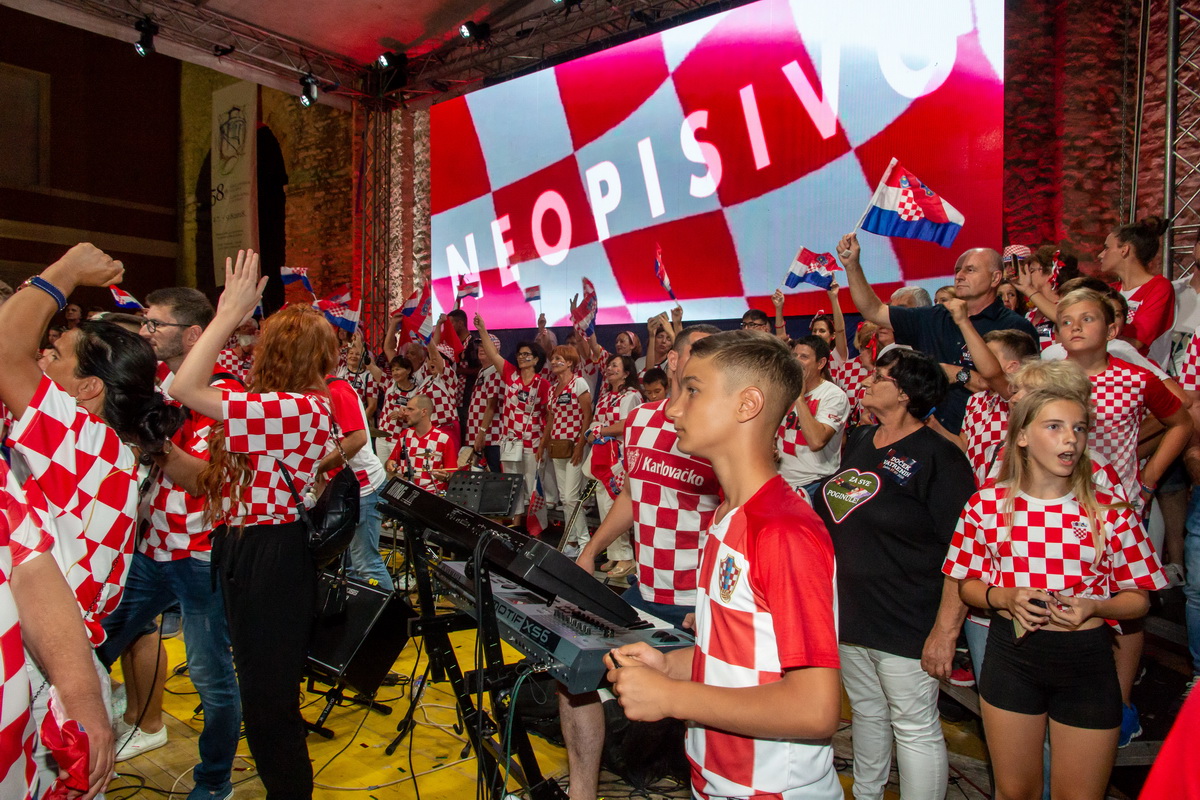 Veličanstven doček četvorice zadarskih Vatrenih od Gradskog mosta do Foruma