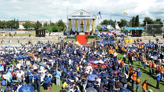 Zadar, 080510.
Zadar je domacin Susreta katolicke mladezi 2010. 
Susret ce trajati dva dana a u njemu ce sudjelovati preko 30.000 mladih iz Hrvatske i svijeta. 
Na fotografiji: pozornica na Visnjiku.
Foto: Andrija Lucic / CROPIX