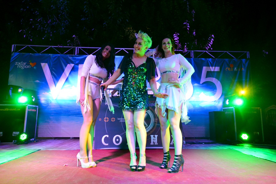 Vir : Colonia rasplesala tisuće posjetitelja na Viru ; foto Iva Perinčić Vir : Colonia rasplesala tisuće posjetitelja na Viru ; foto Iva Perinčić