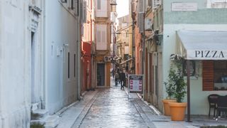 Zatvorene butige i poluprazan zadarski Poluotok Zatvorene butige i poluprazan zadarski Poluotok