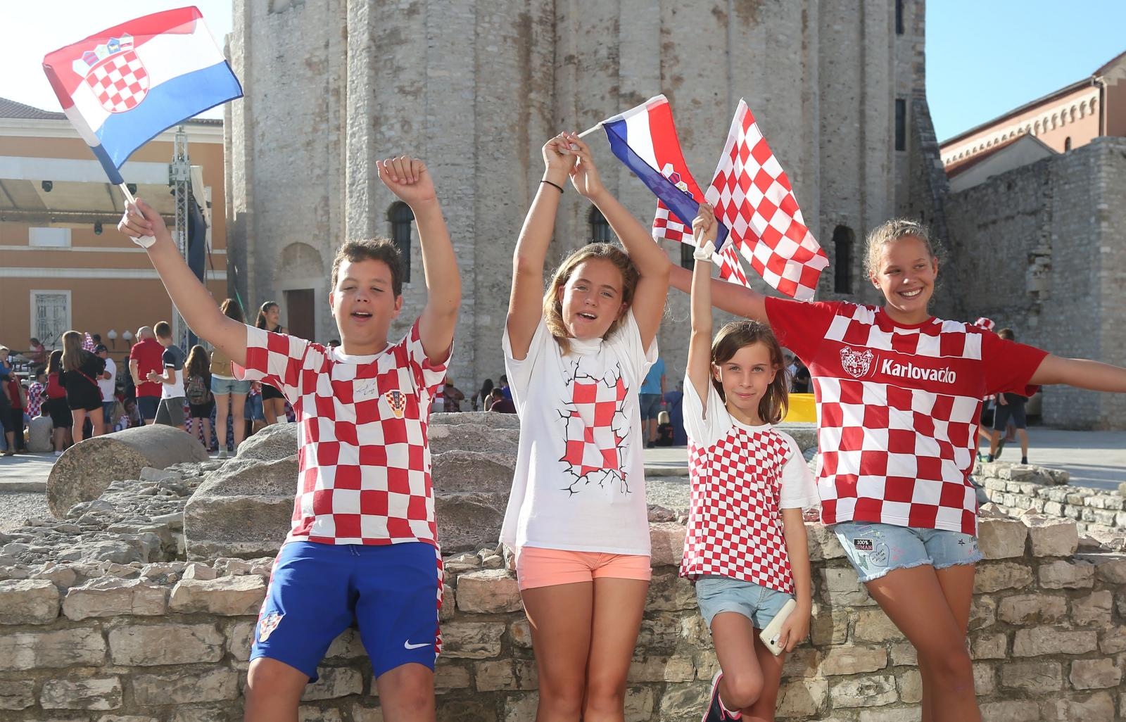 Zadar dočekao svoje Vatrene: Sve generacije okupile se na Forumu