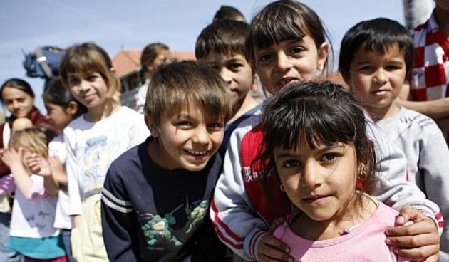 Romska djeca, Foto: Andrej Svoger / CROPIX