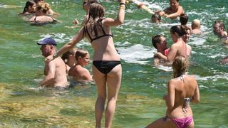 Vrelo ljeto u Nacionalnom parku Krka, hlađenje u Skradinskom buku. Photo: Hrvoje Jelavić/PIXSELL Vrelo ljeto u Nacionalnom parku Krka, hlađenje u Skradinskom buku. Photo: Hrvoje Jelavić/PIXSELL