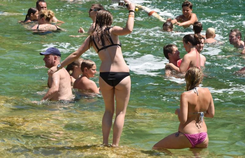 Vrelo ljeto u Nacionalnom parku Krka, hlađenje u Skradinskom buku. Photo: Hrvoje Jelavić/PIXSELL Vrelo ljeto u Nacionalnom parku Krka, hlađenje u Skradinskom buku. Photo: Hrvoje Jelavić/PIXSELL