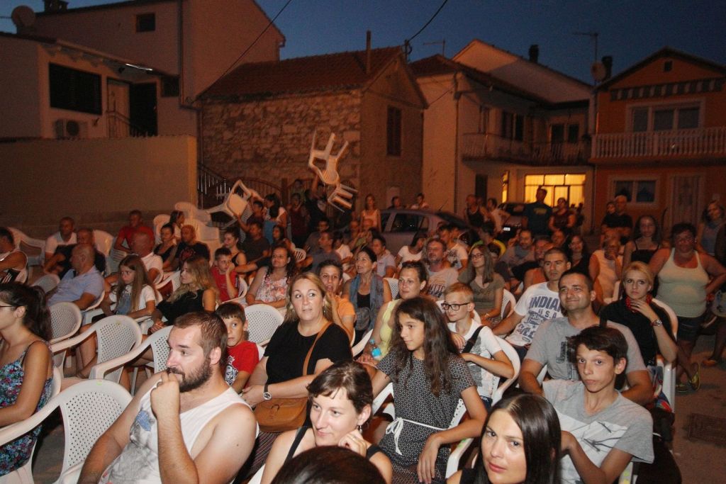 Željko Pervan i društvo nasmijali Bibinjce do suza