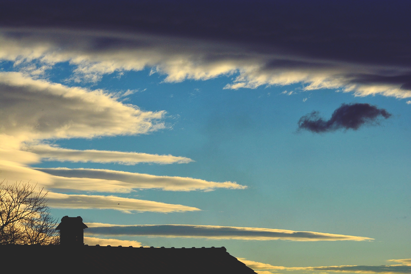 Zimsko svitanje i igra oblaka, foto: Iva Perinčić Zimsko svitanje i igra oblaka, foto: Iva Perinčić