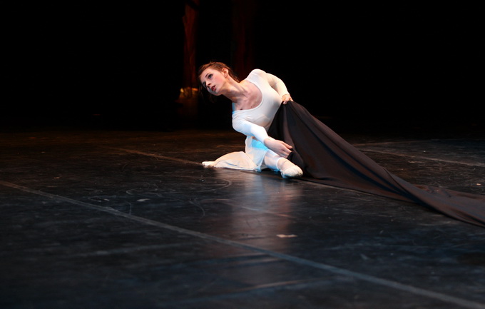 Zadar, 120512.
14 plesnih ansambala iz cijele Hrvatske nastupilo je vecaras na prvom Zadarskom plesnom festivalu. Organizatori ove plesne manifestacije koja je odrzana u Kazalistu lutaka su plesna udruga Gesta, Grad Zadar, Zadarska zupanija i Turisticka z Zadar, 120512.
14 plesnih ansambala iz cijele Hrvatske nastupilo je vecaras na prvom Zadarskom plesnom festivalu. Organizatori ove plesne manifestacije koja je odrzana u Kazalistu lutaka su plesna udruga Gesta, Grad Zadar, Zadarska zupanija i Turisticka z