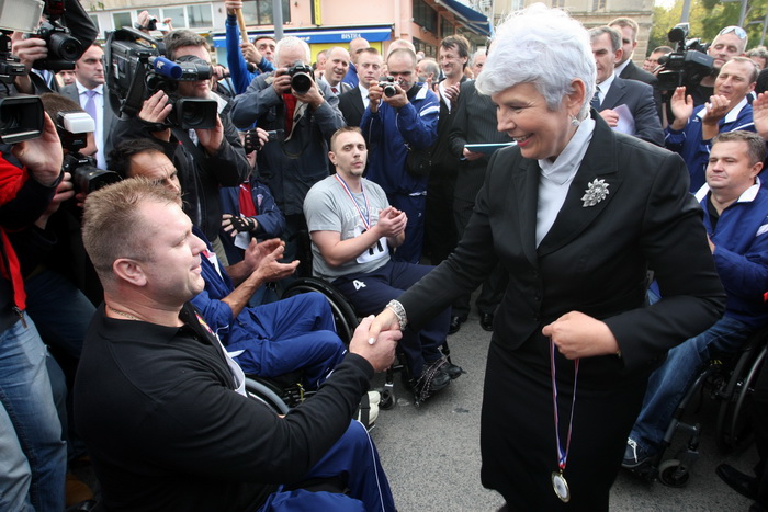 Zadar, 081111.
Premijerka Jadranka Kosor sa ministrima posjetila je Zadar povodom sportskih igara za invalide domovinskog rata, posjetila je i Luku Gazenicu koja je u izgradnji.
Foto : Andrija Lucic / cropix Zadar, 081111.
Premijerka Jadranka Kosor sa ministrima posjetila je Zadar povodom sportskih igara za invalide domovinskog rata, posjetila je i Luku Gazenicu koja je u izgradnji.
Foto : Andrija Lucic / cropix