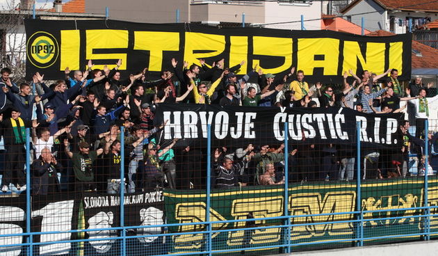 Zadar, 060413. 
Stadion na Stanovima.
Utakmica 26. kola prve HNL izmedju NK Zadar i NK Istra. Na fotografiji: navijaci Istre Demoni.
Foto: Jure Miskovic / CROPIX