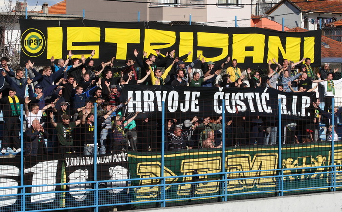 Zadar, 060413. 
Stadion na Stanovima.
Utakmica 26. kola prve HNL izmedju NK Zadar i NK Istra. Na fotografiji: navijaci Istre Demoni.
Foto: Jure Miskovic / CROPIX