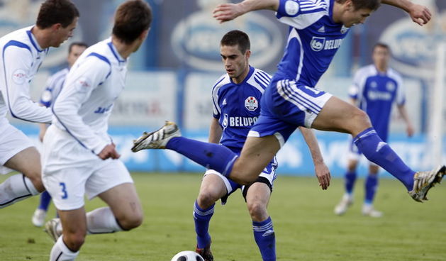 Koprivnica, 140410. Na gradskom stadionu u Koprivnici igra se 25 kolo T-Com Prve HNL, izmedju Slaven Belupa i NK Zadar. Na slici: Vedran Puric i Inan Anton Vasilj. Foto: Nikola Wolf / Podravski list / CROPIX