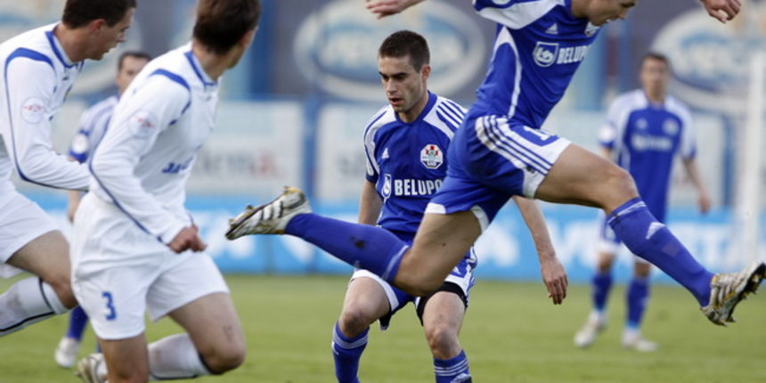 Koprivnica, 140410. Na gradskom stadionu u Koprivnici igra se 25 kolo T-Com Prve HNL, izmedju Slaven Belupa i NK Zadar. Na slici: Vedran Puric i Inan Anton Vasilj. Foto: Nikola Wolf / Podravski list / CROPIX