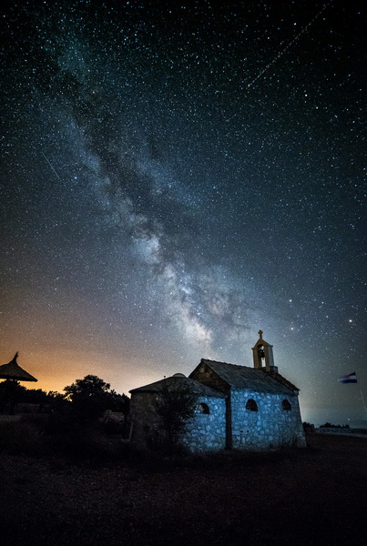 Zvjezdano nebo i Mliječna staza s vidikovca Kamenjak. Foto: Vinko Pešić Zvjezdano nebo i Mliječna staza s vidikovca Kamenjak. Foto: Vinko Pešić