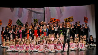 Plesna udruga Gesta: Božićni šoping u SuperOvoj, Foto: Željko Karavida Plesna udruga Gesta: Božićni šoping u SuperOvoj, Foto: Željko Karavida